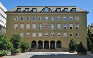 Archivo:Bozen - Südtiroler Landtag (004533)