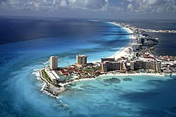 Archivo:Cancun aerial photo by safa