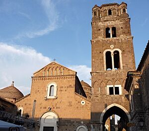 Archivo:Casertavecchia cattedrale San Michele 02sett08 f01