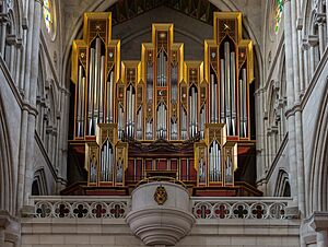 Archivo:Catedral de la Almudena, Madrid, España, 2014-12-27, DD 28