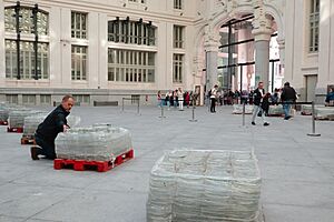 Archivo:Ceremony of delivery of the pieces of the Monument to the victims of 11M - Madrid 04