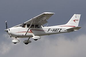Archivo:Cessna 172S Skyhawk SP, Private JP6817606