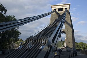 Archivo:Chains on Clifton Suspension Bridge, Bristol