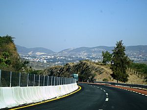 Archivo:Chilpancingo - Desde la Autopista del Sol