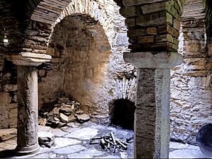 Archivo:Cocina del monasterio de San Pedro de Montes