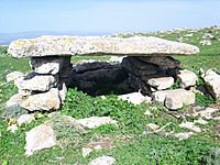 Archivo:Dolmen du Djebel Gorra. Thibar14. Tunisie