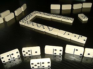Archivo:Dominospiel