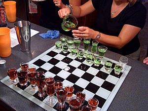 Archivo:Drinking chess game (2754788716)