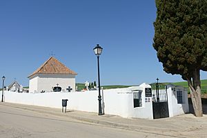Archivo:Ermita de la Soledad y cementerio, Ajalvir