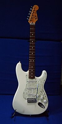 Archivo:Fender strat