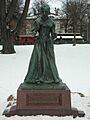 Fredrika Bremers staty - Humlan (gabbe)