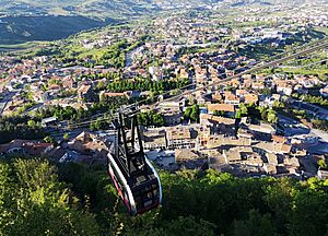 Archivo:Funivia di San Marino - 2019-05-07