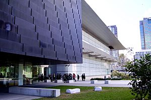 Archivo:Gallery of Modern Art Main Entrance