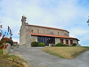 Iglesia de San Félix, Langre (Ribamontán al Mar) - panoramio.jpg