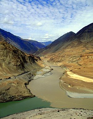 Indus Zanskar confluence.jpg