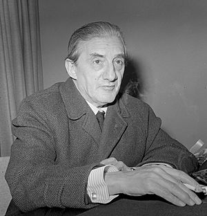 Archivo:John Barbirolli 1965b