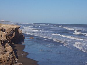 Archivo:Las-grutas