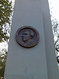 Archivo:Lazar Kolishevski monument