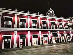 Palacio municipal de Misantla, Veracruz de noche.jpg