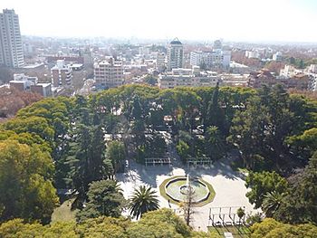 Archivo:Panorámica de Plaza España y Mendoza Capital