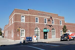 Archivo:Parkville USPS Office