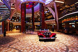 Promenade on the Allure od the Seas (7710182244)