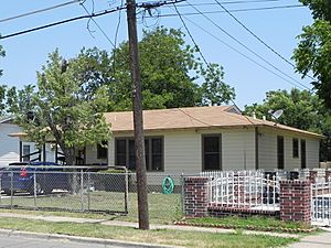 Archivo:SRV's childhood home Dallas, TX 2011