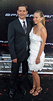 Archivo:Tobey Maguire and Jennifer Meyer by David Shankbone