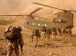 Archivo:US 10th Mountain Division soldiers in Afghanistan