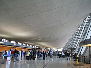 Archivo:Washington Dulles International Airport main terminal
