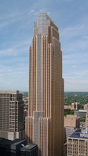 Archivo:Wells Fargo Center from Foshay