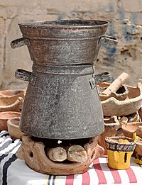 Archivo:مقفول فوق زحافة للطبخ، لمطة، تونس ماي 2013