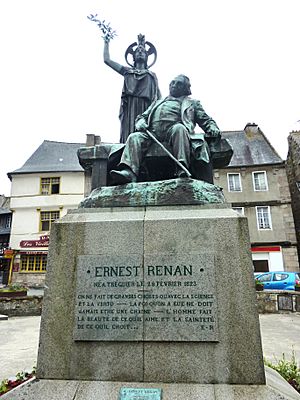 Archivo:17 Tréguier Place de la cathédrale Statue d'Ernest Renan