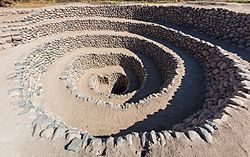 Archivo:Acueductos subterráneos de Cantalloc, Nazca, Perú, 2015-07-29, DD 14