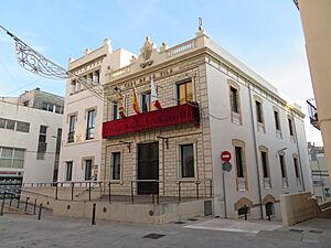 Archivo:Ayuntamiento de Santa Bárbara, Tarragona