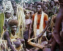 Archivo:Buka boys performing at a Buin folk festival