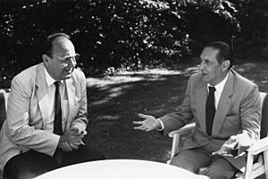Archivo:Bundesarchiv B 145 Bild-F075730-0026, Bonn, Außenminister mit Politiker aus El Salvador