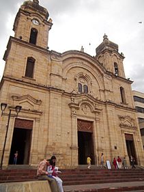 Archivo:Catedral Principal De Duitama-Boyaca