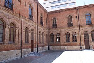 Archivo:Colegio Modesto Lafuente - Palencia