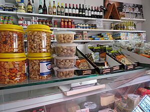 Archivo:Comercio tradicional de alimentación, España