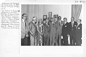 Archivo:Conference on Research on the Second World War. 64-NA-5034