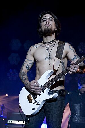 Archivo:Dave Navarro, Santa Barbara Bowl, 2008