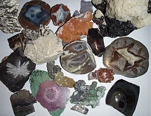 Archivo:Different minerals