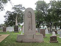 Archivo:Ferguson monument, TX State Cemetery IMG 2185