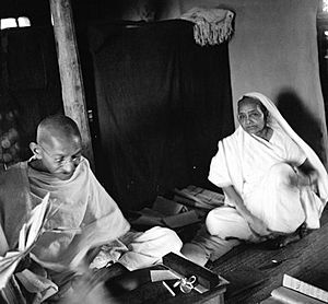 Kasturba y Gandhi en la década de 1930.