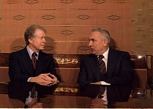 Archivo:Jimmy Carter and Edward Gierek First Secretary of Poland - NARA - 177308