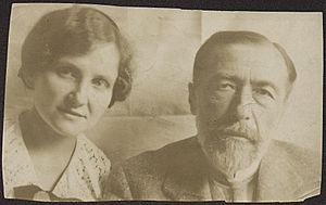 Archivo:Joseph Conrad z Anielą Zagórską (1914)