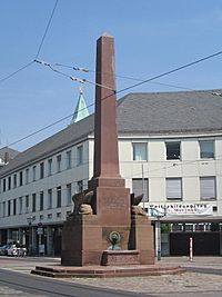 Archivo:Karlsruhe Constitution Obelisk