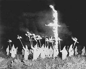 Archivo:Klan-in-gainesville