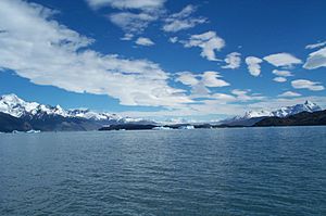 Lago Argentino - panoramio.jpg